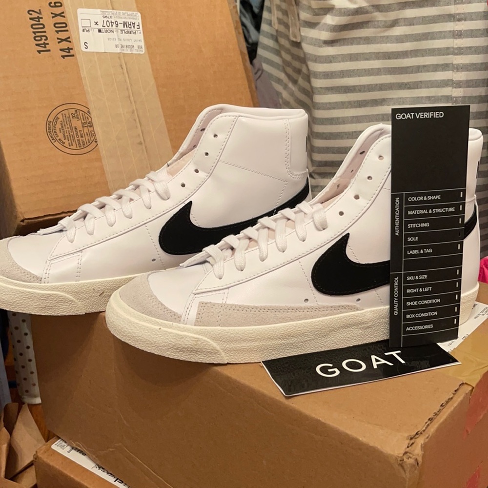 Never worn, Nike blazer mid 77